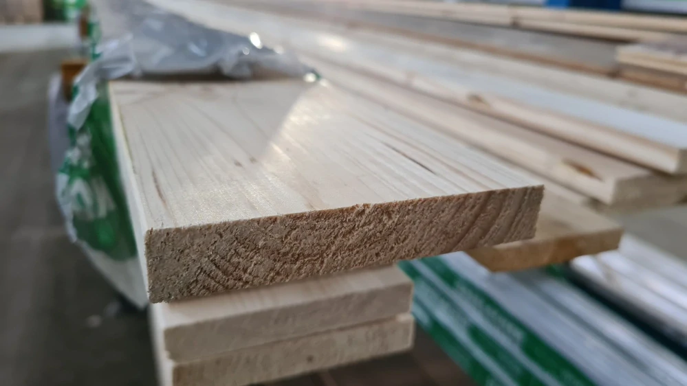 Hoblované prkno, 19x146mm, délka 4m hrana fáze (zkosená)