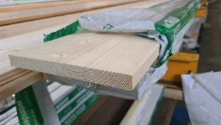 Hoblované prkno, 19x196mm, délka 4m hrana fáze (zkosená)